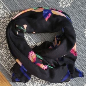 GUC COLORFUL ABD BEAUTIFULLY DESIGNED SCARF🌺